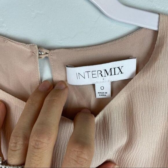 Intermix Nelly Silk Ruffle Cold Shoulder Blouse in Blush Pleated Women's Size 0 - Picture 7 of 10
